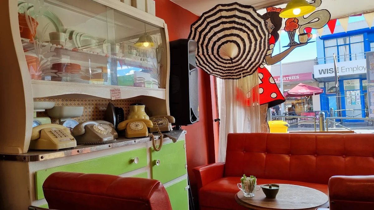 Vibe, The Cake Lady Cafe