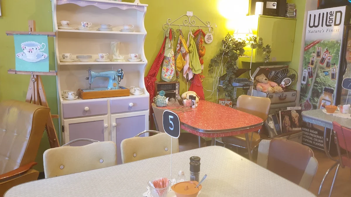 Vibe, The Cake Lady Cafe