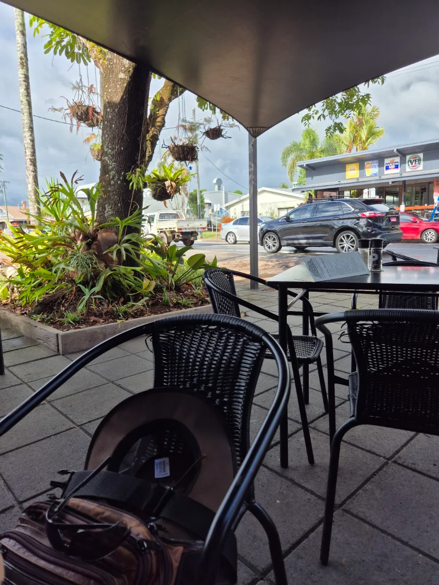 Vibe, Cafe Johalia