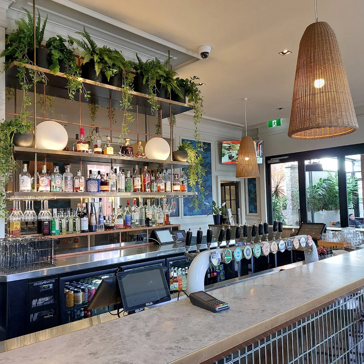 Vibe, Feathers Hotel