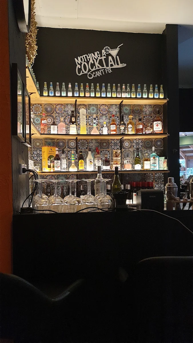 Vibe, Red Hill Cafe and Wine Bar