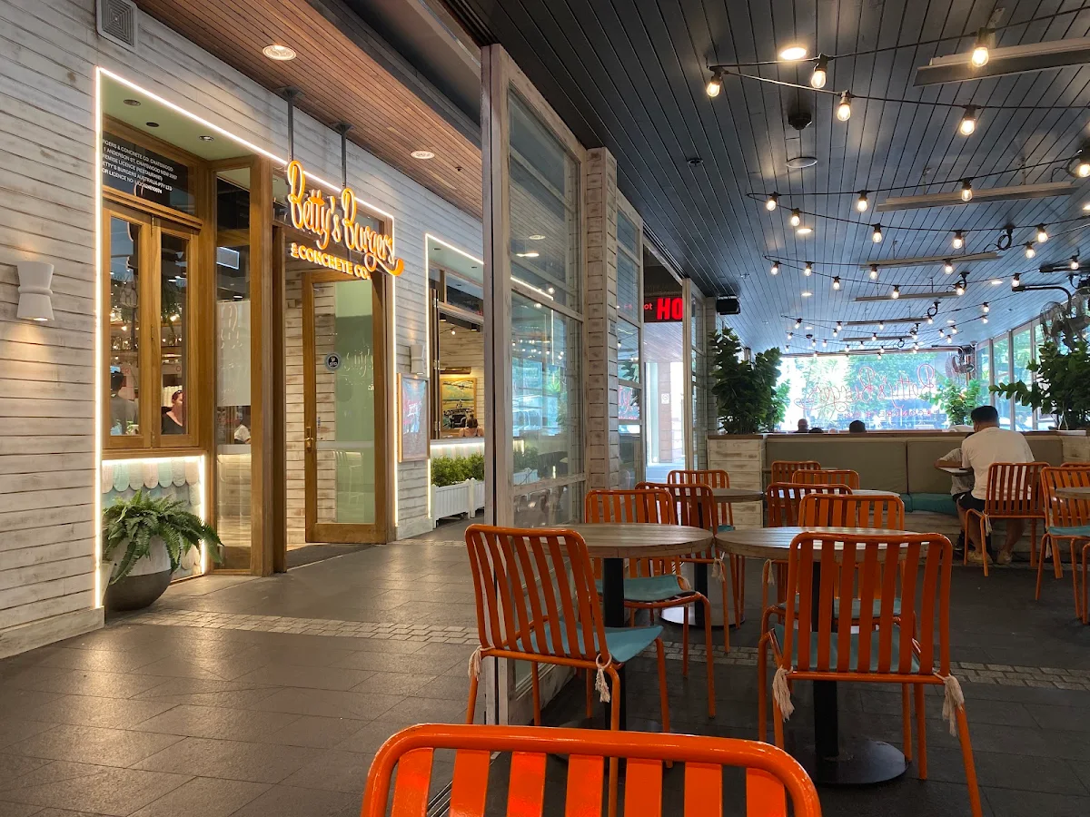 Vibe, Betty's Burgers