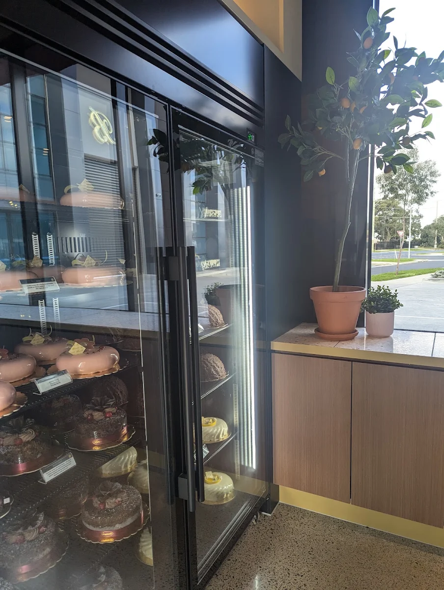 Vibe, Brunetti Classico Boutique Coburg