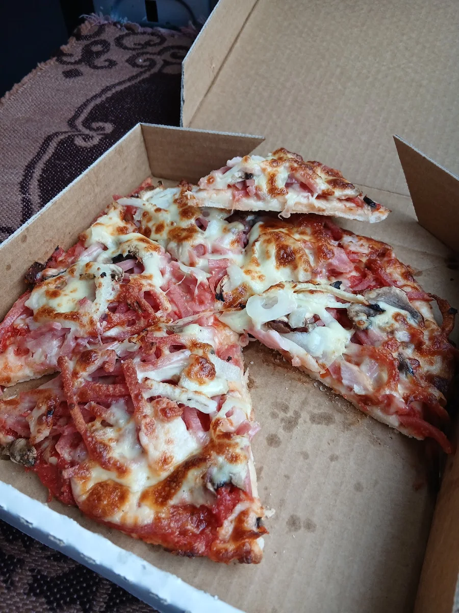 Food & drink, CJ's Pizza Cafe