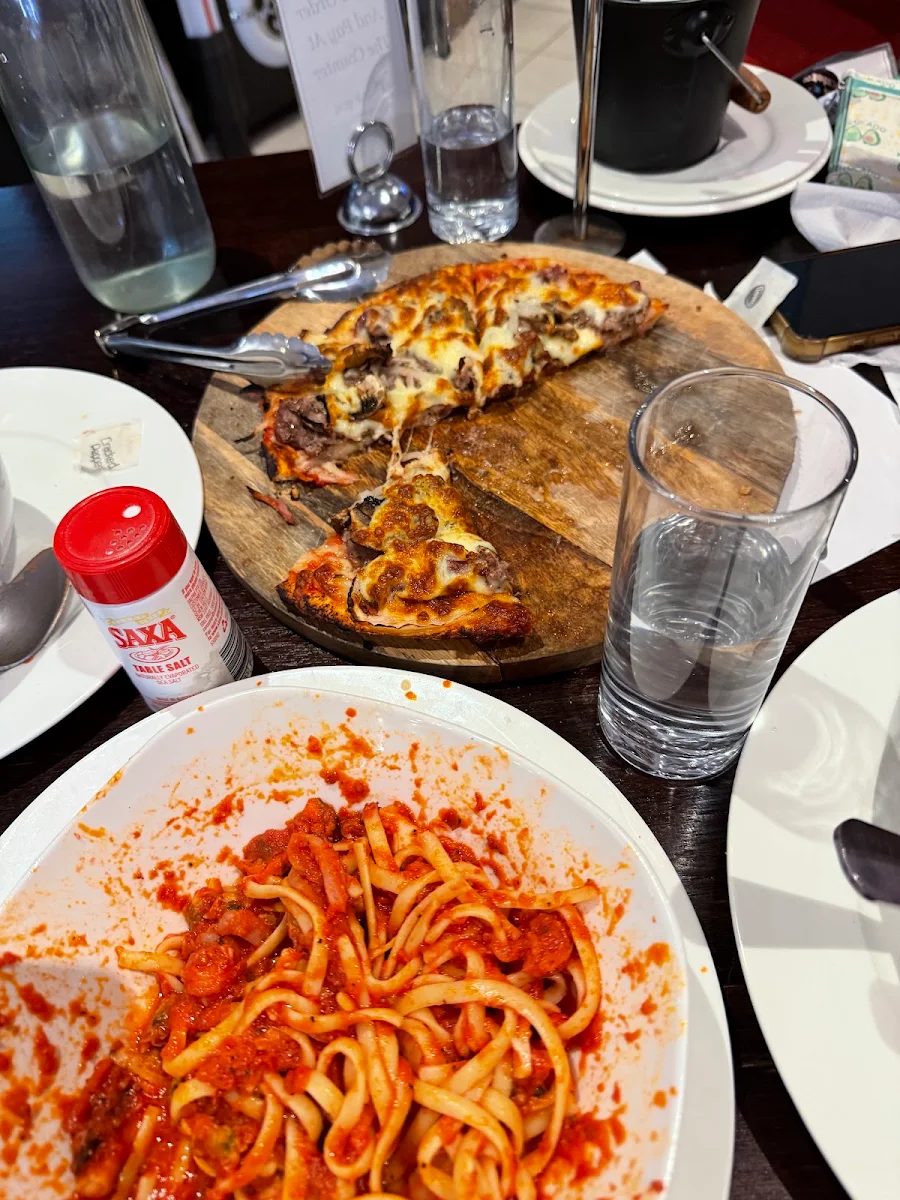 Food & drink, CJ's Pizza Cafe