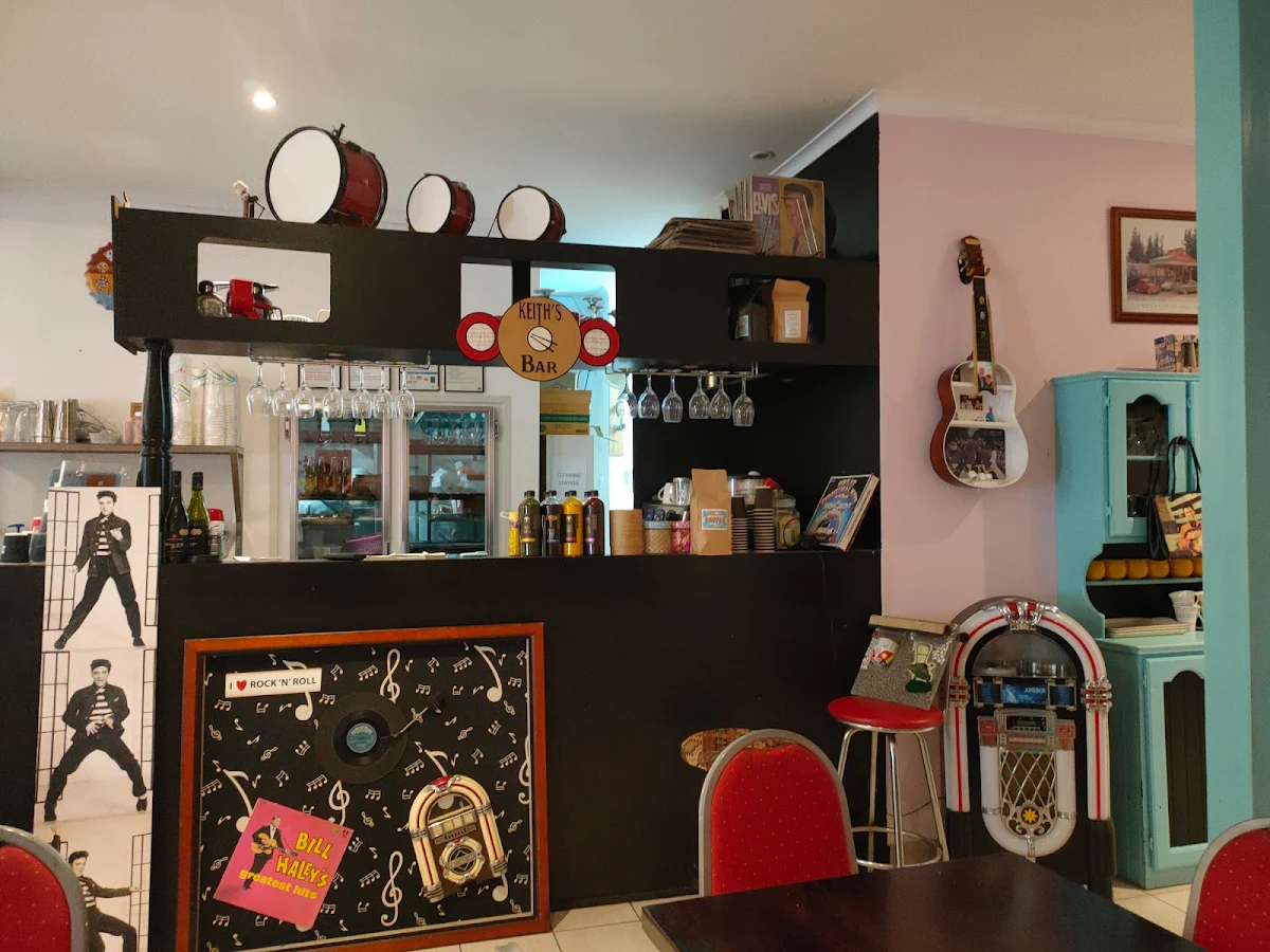 Vibe, CJ's Pizza Cafe