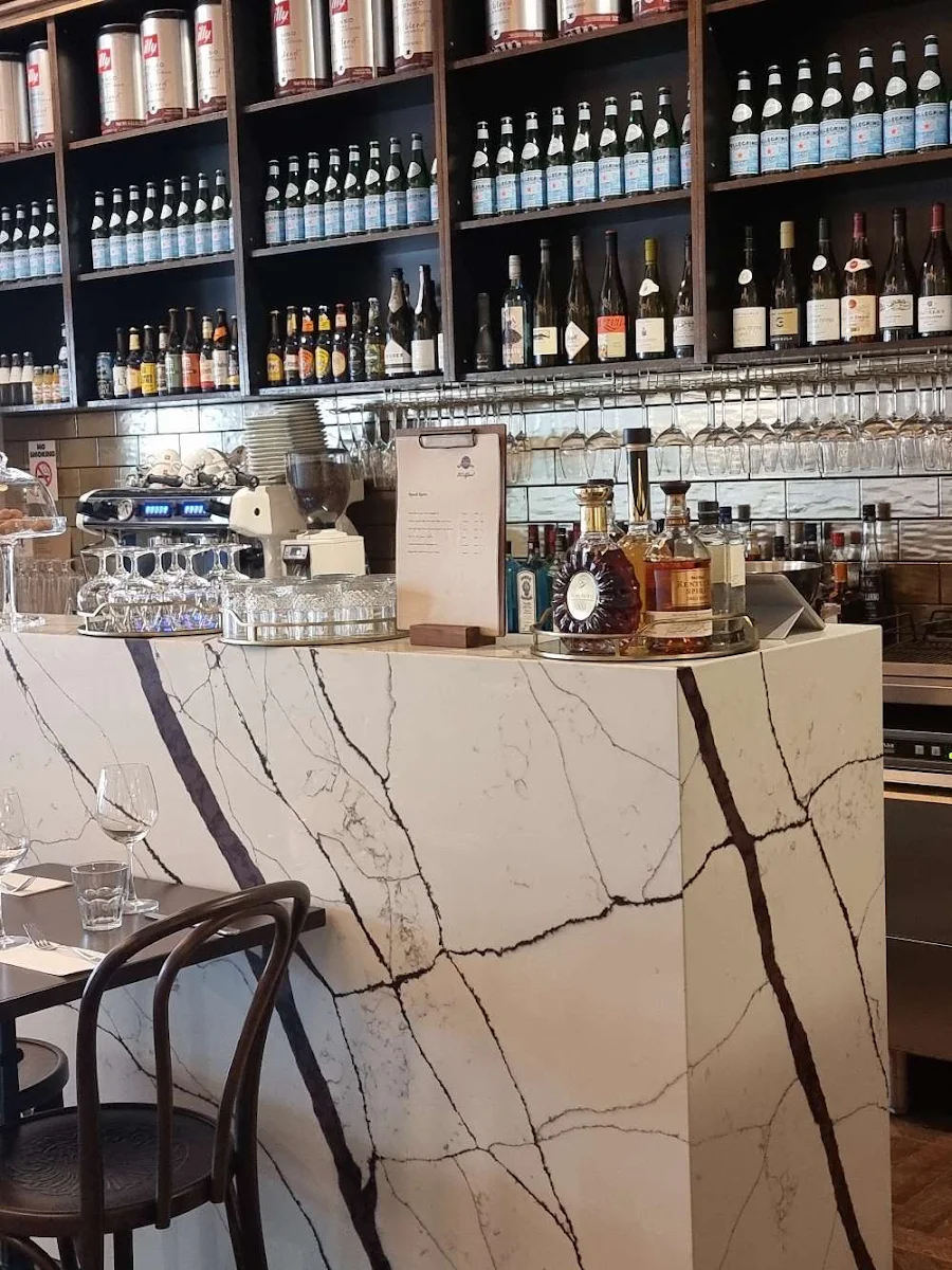 Vibe, Izzy's Restaurant Wilfred