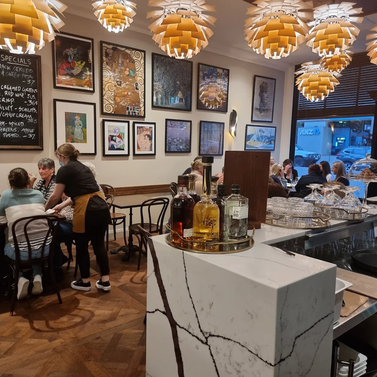 Vibe, Izzy's Restaurant Wilfred