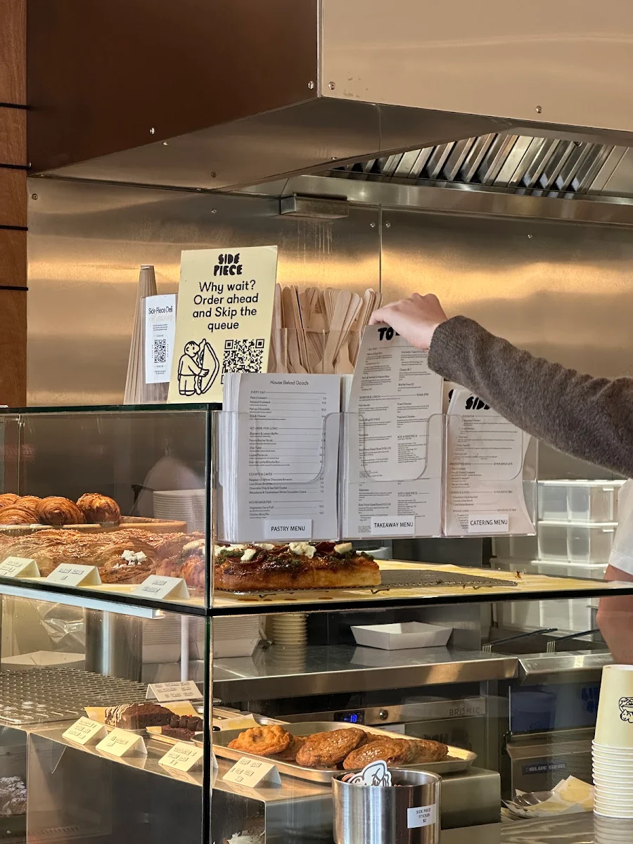 Vibe, Side Piece Deli