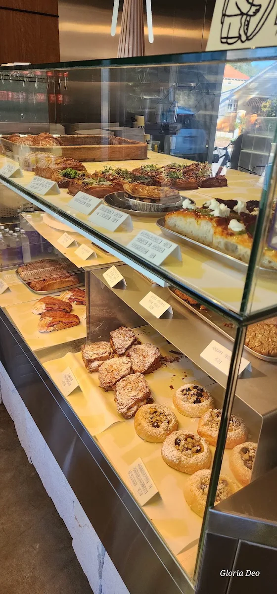 Vibe, Side Piece Deli