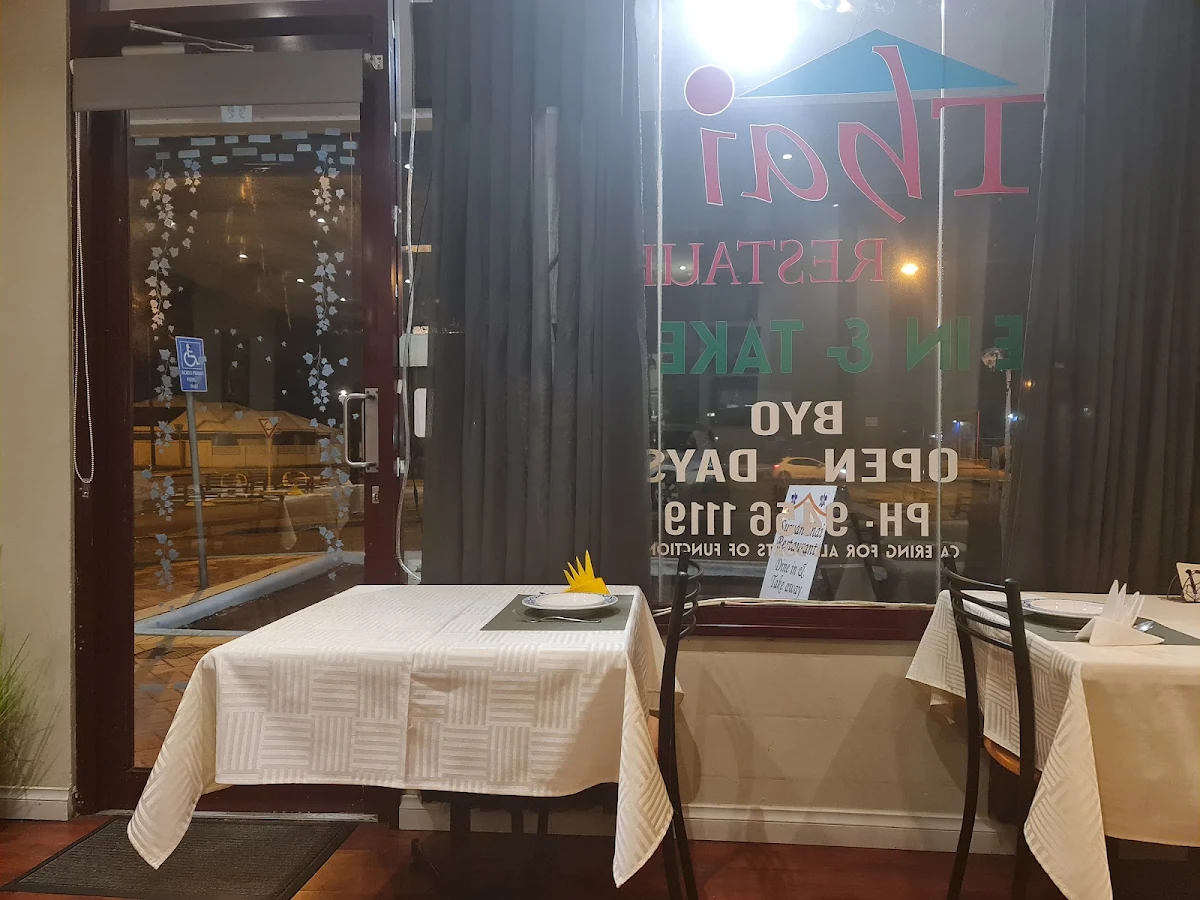 Vibe, Suwan Thai Restaurant