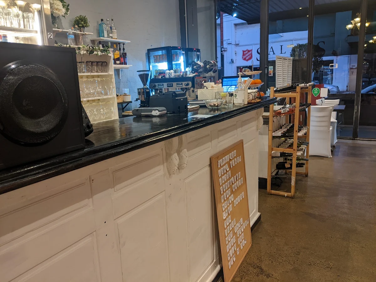 Vibe, Nakorn Thai Restaurant & Bar