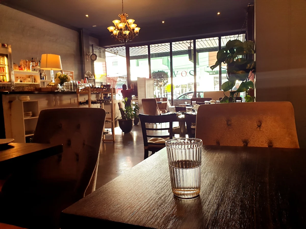 Vibe, Nakorn Thai Restaurant & Bar