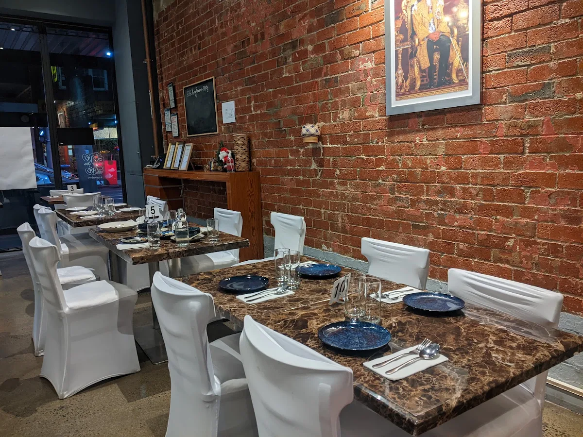 Vibe, Nakorn Thai Restaurant & Bar