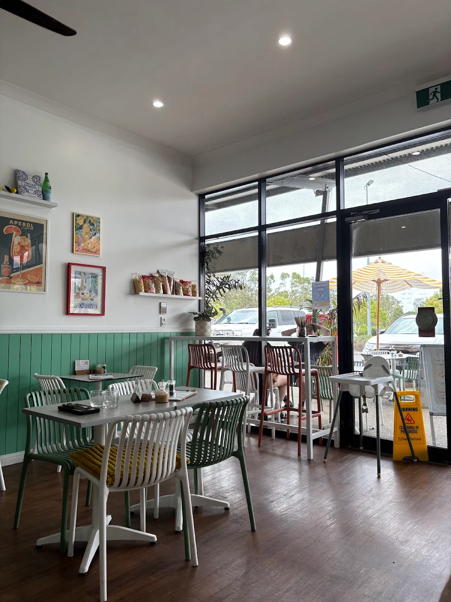Vibe, Ruby Tuesday Cafe