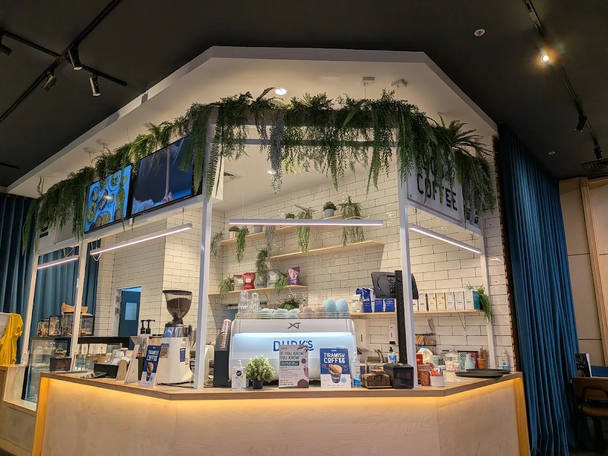 Vibe, Durk's Cafe + Eatery Charlestown