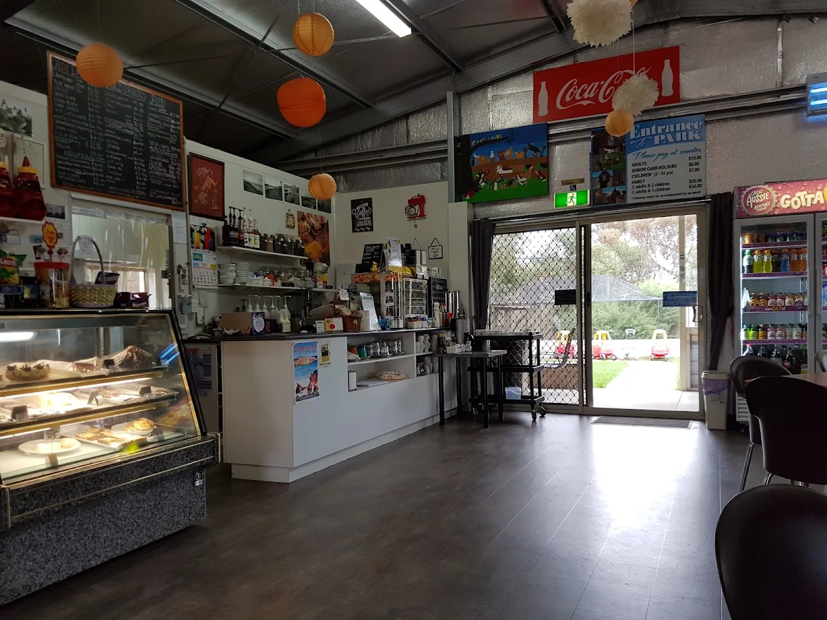 Esperance Bird & Animal Park Café cover