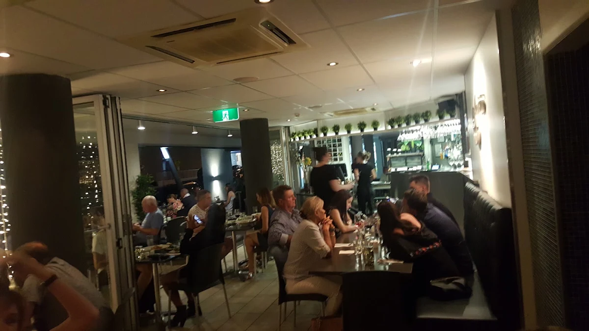 Vibe, Amici Restaurant & Pizzeria