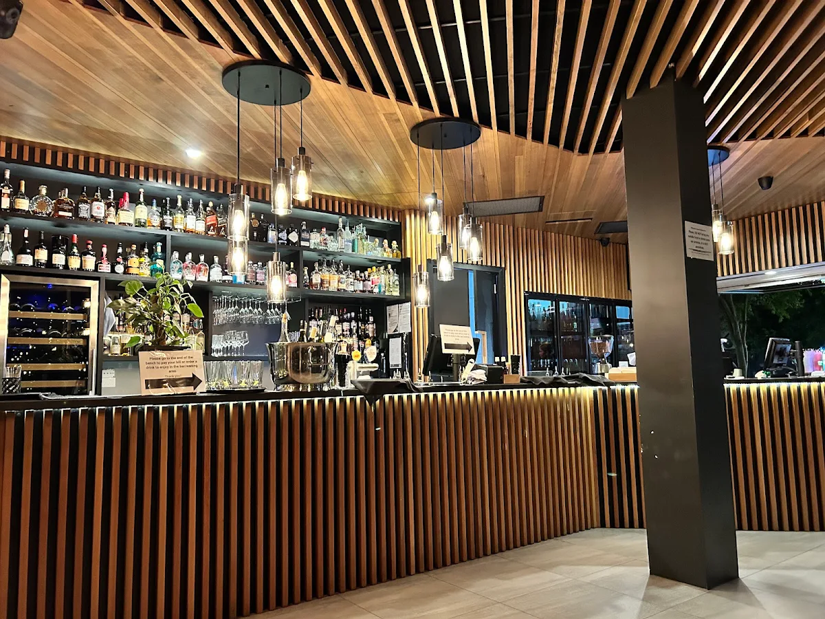 Vibe, Amici Restaurant & Pizzeria