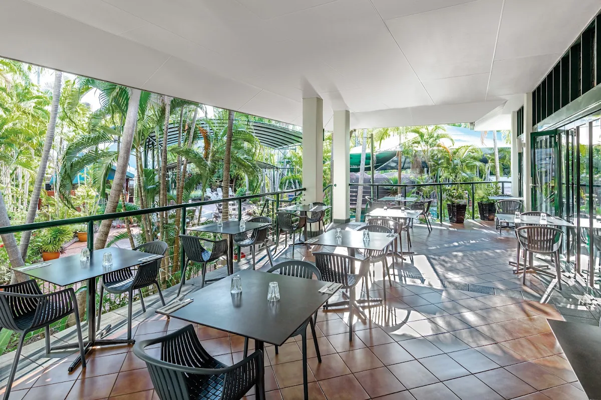 Vibe, Treetops Restaurant