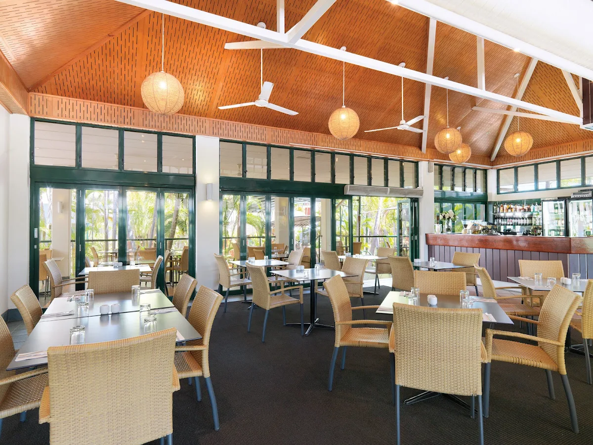Vibe, Treetops Restaurant