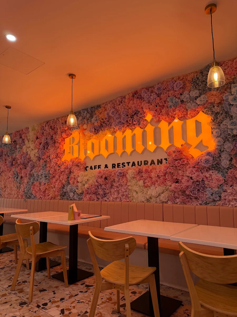 Vibe, Blooming Cafe and Restaurant