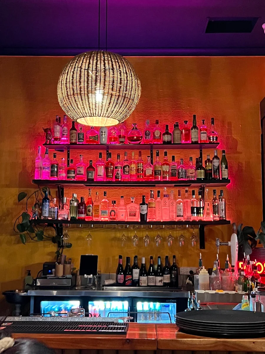 Vibe, Lima Cantina