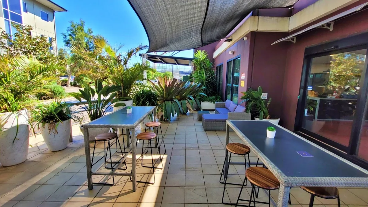 Vibe, Hummingbirds Restaurant and Bar