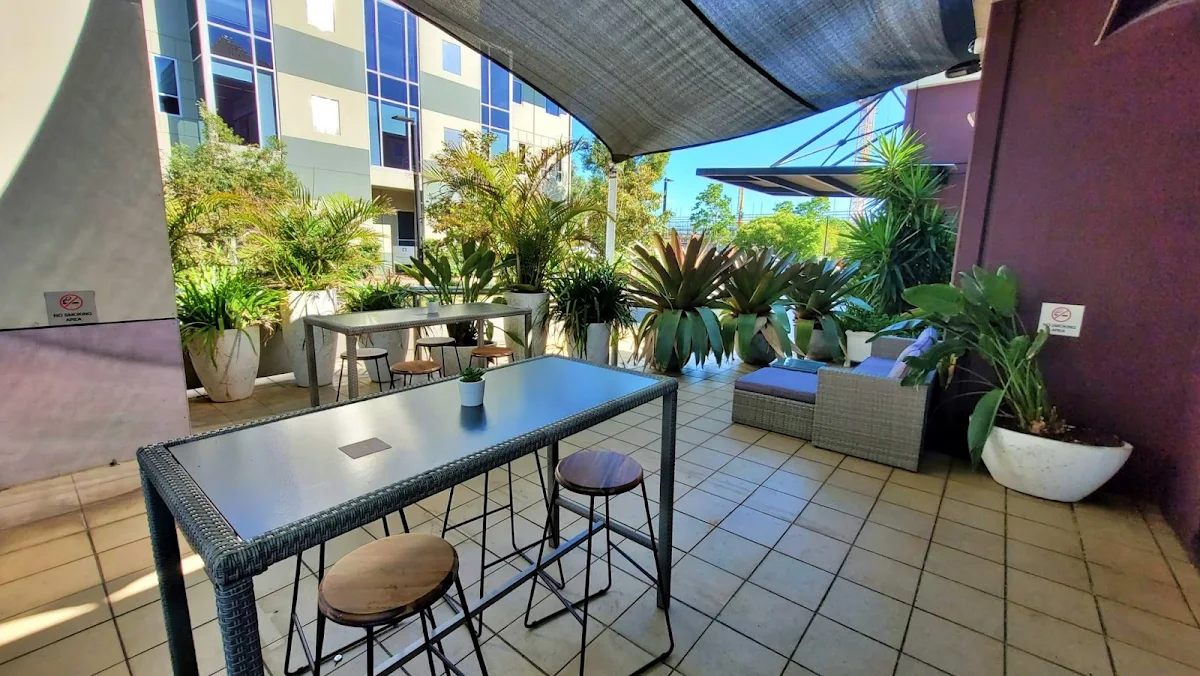 Vibe, Hummingbirds Restaurant and Bar