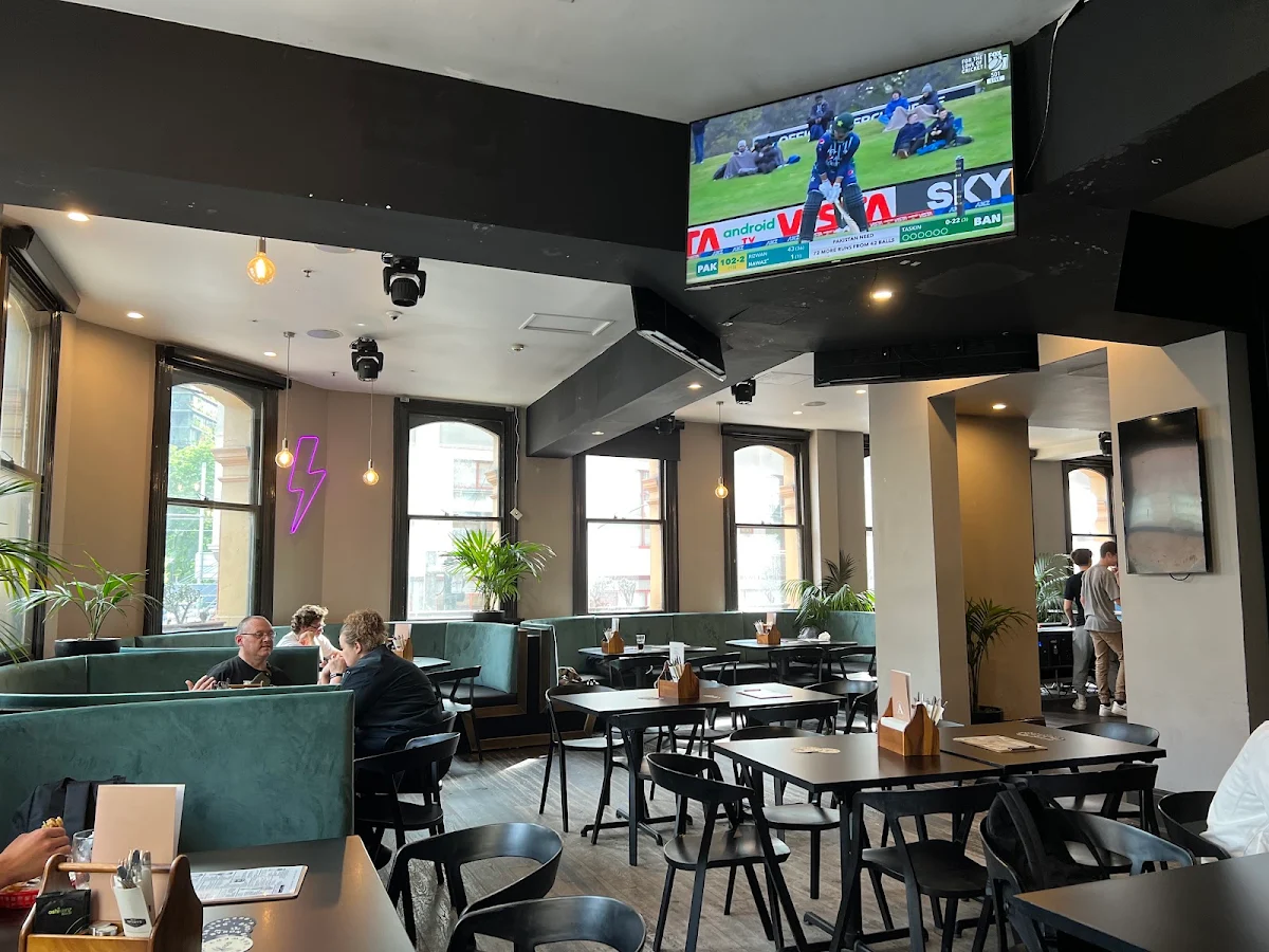 Vibe, Agincourt Hotel