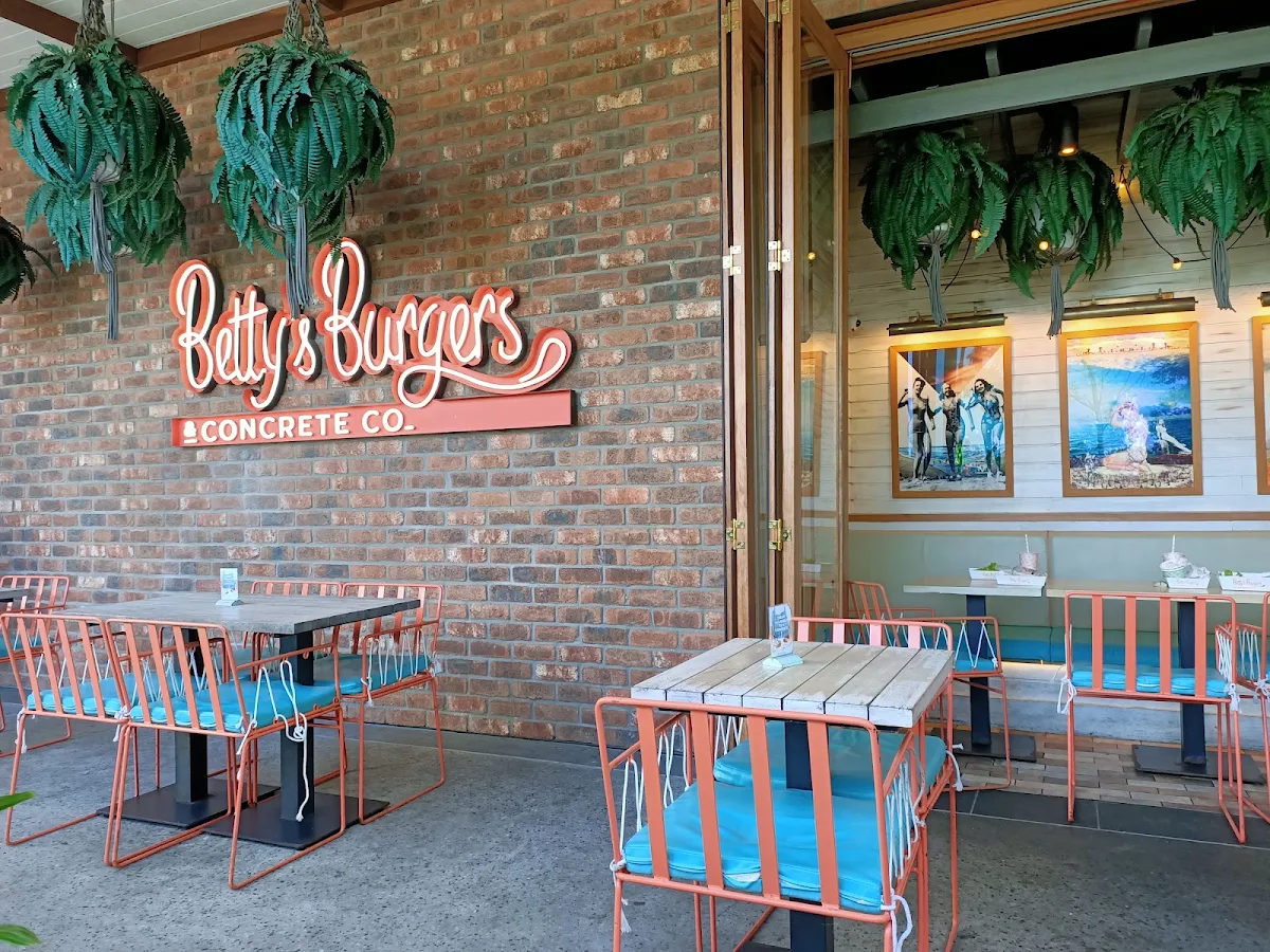 Vibe, Betty's Burgers