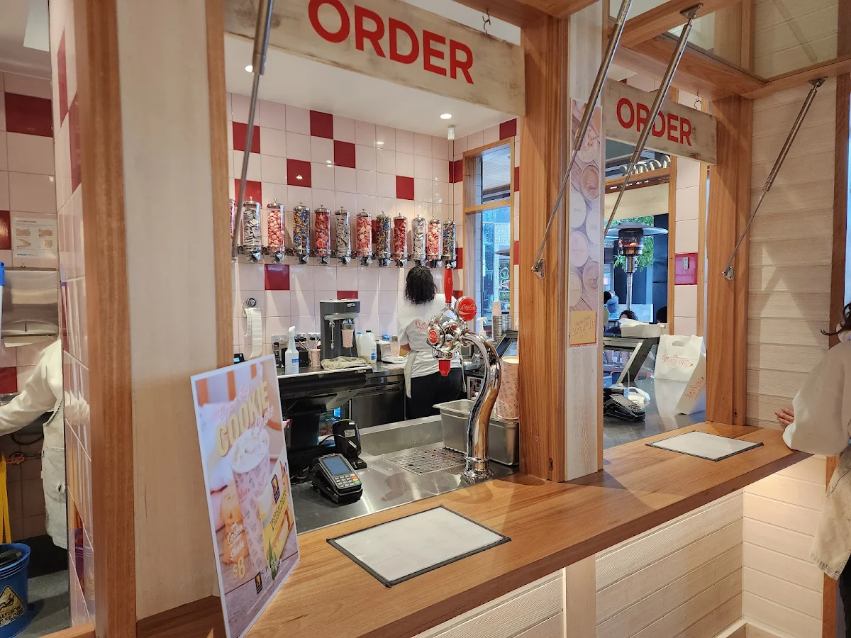 Vibe, Betty's Burgers