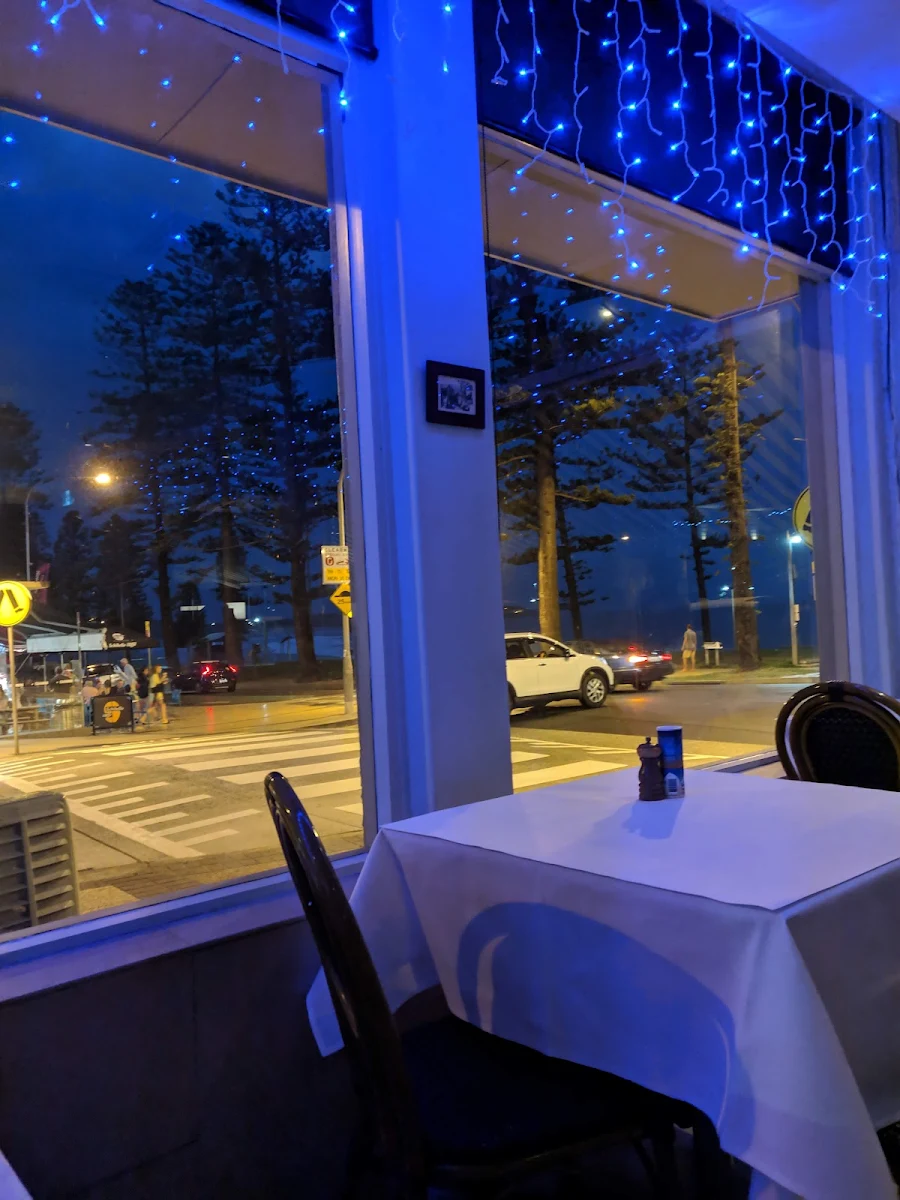 Vibe, Stella Blu Dee Why