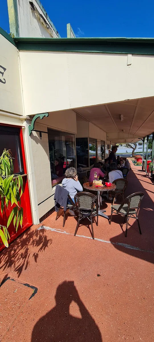 Vibe, Nowhere Espresso Pizzeria and Wine Bar