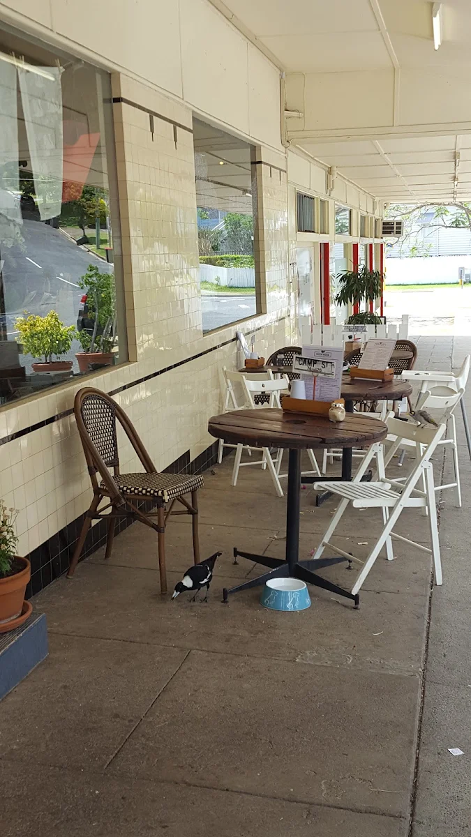 Vibe, Nowhere Espresso Pizzeria and Wine Bar