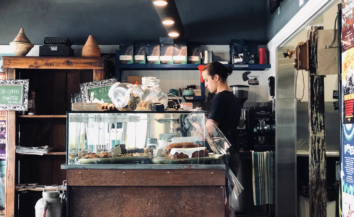 Vibe, Caff on Broadway