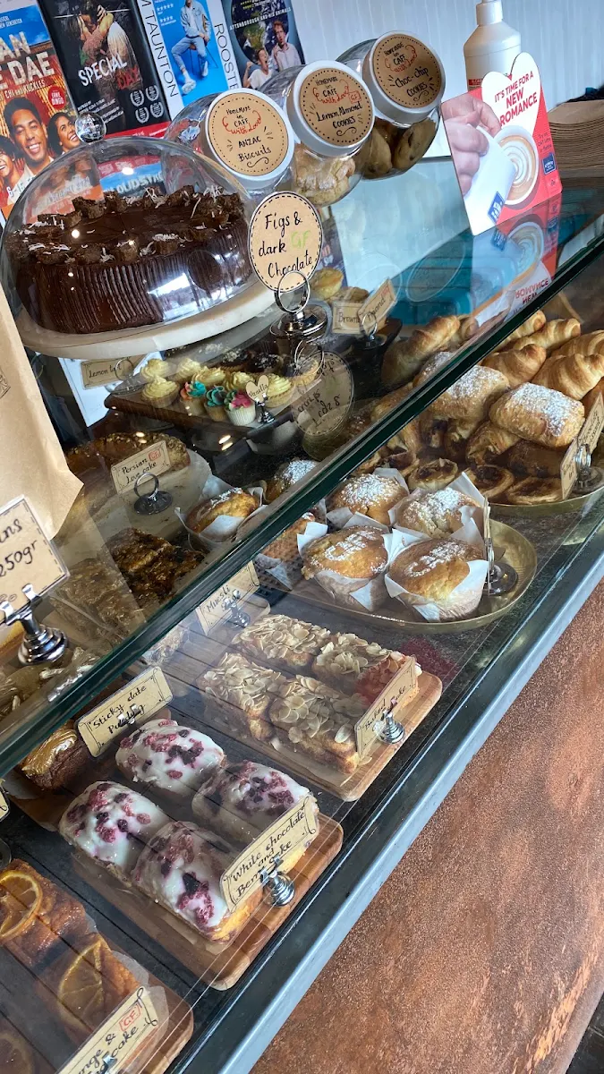 Vibe, Caff on Broadway