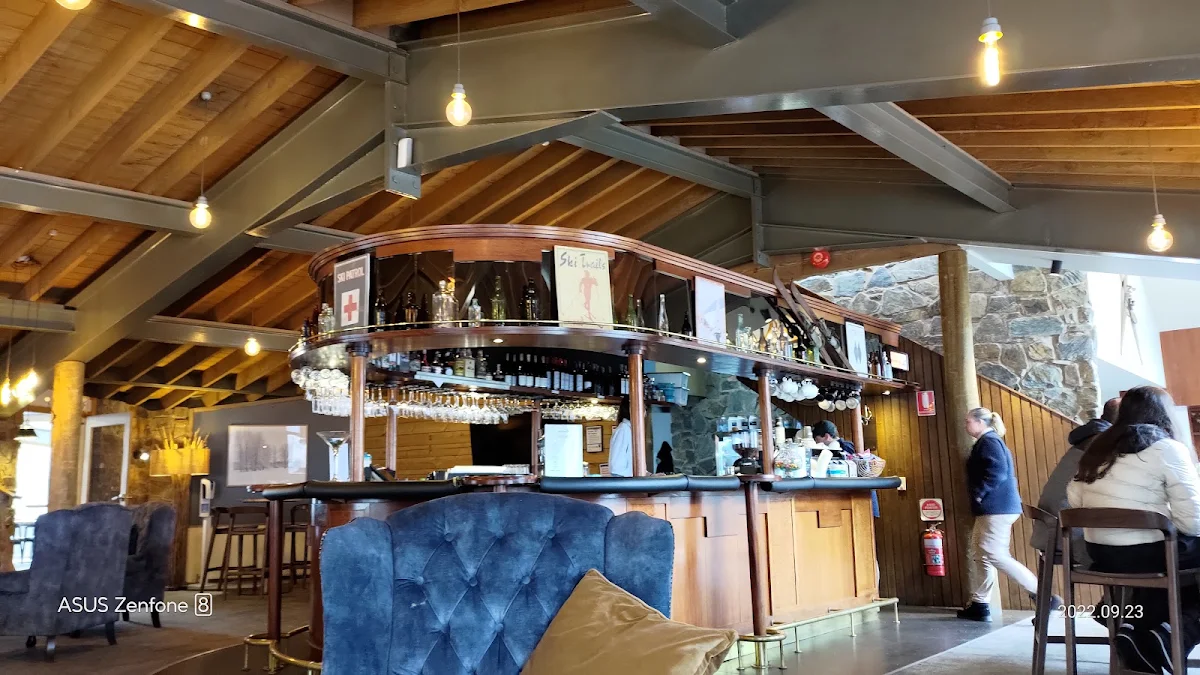 Vibe, Elements Bar & Dining