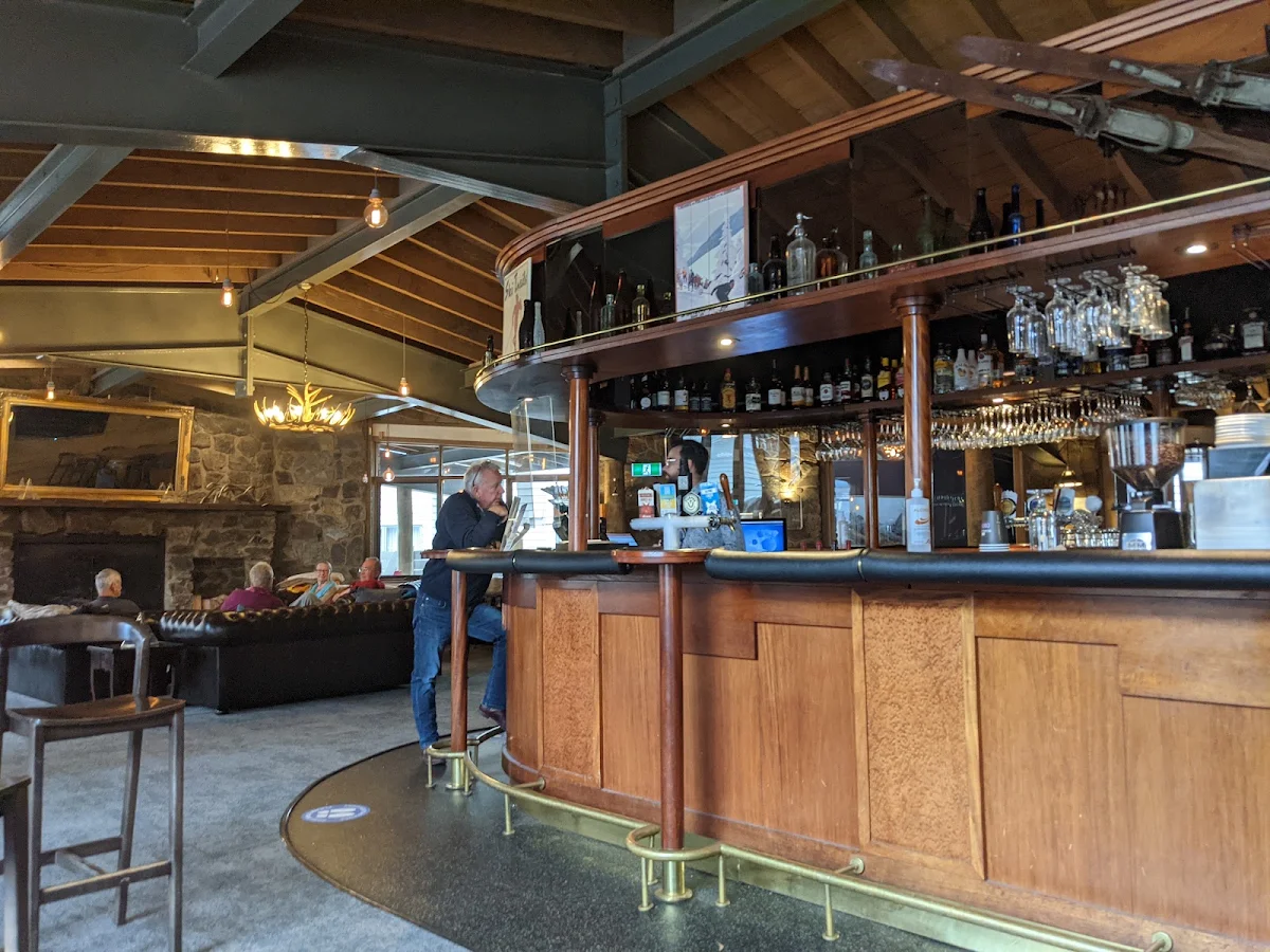 Vibe, Elements Bar & Dining