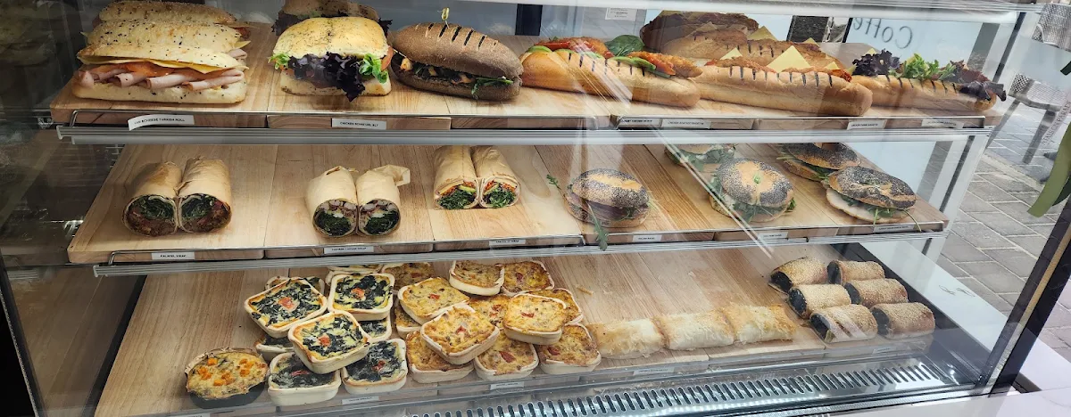 Vibe, Le Bon Coffee House & Bar