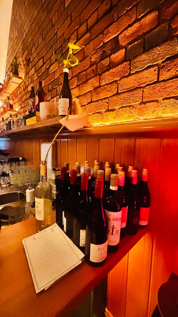 Vibe, Bear's Wine Bar