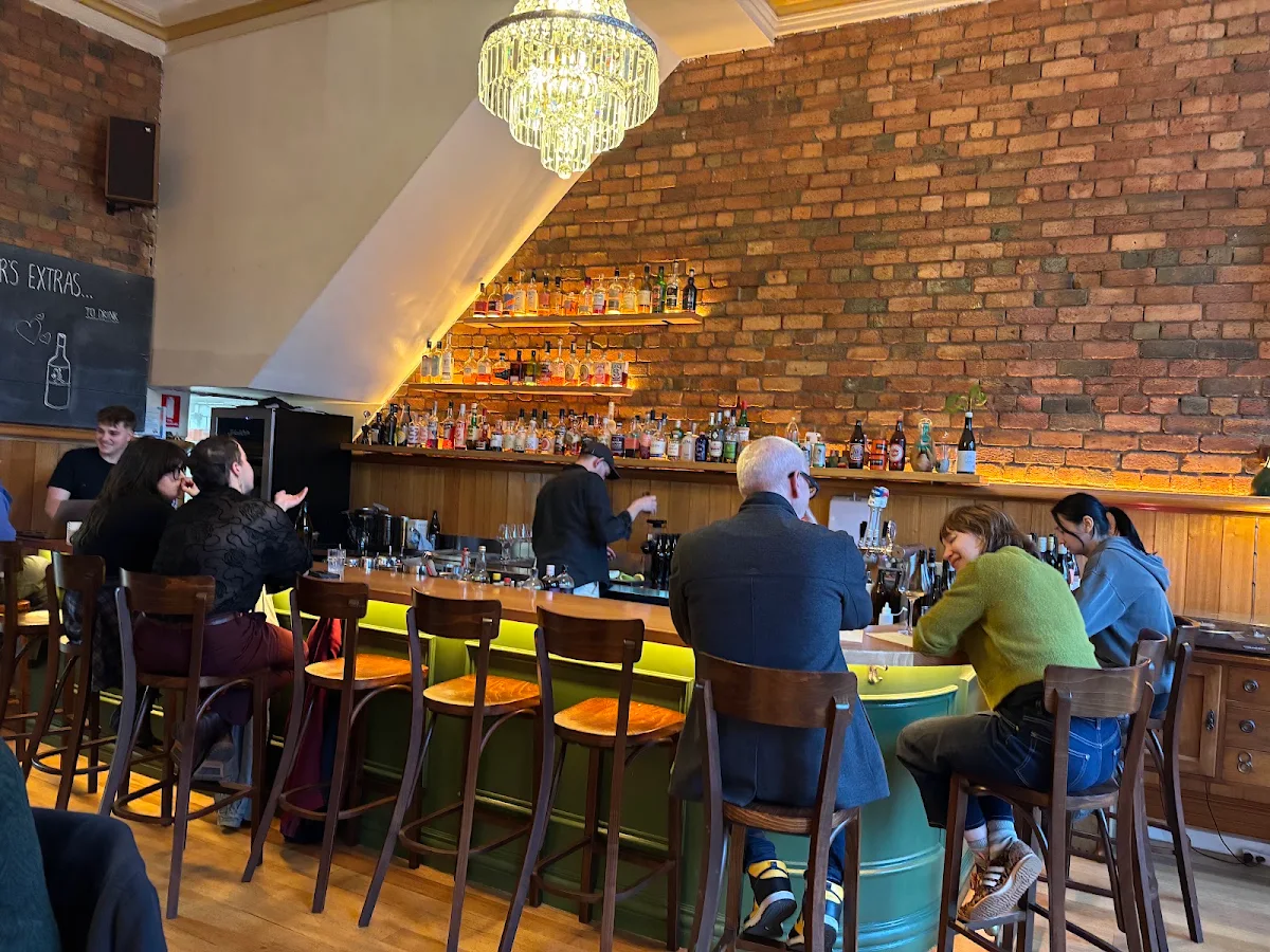 Vibe, Bear's Wine Bar