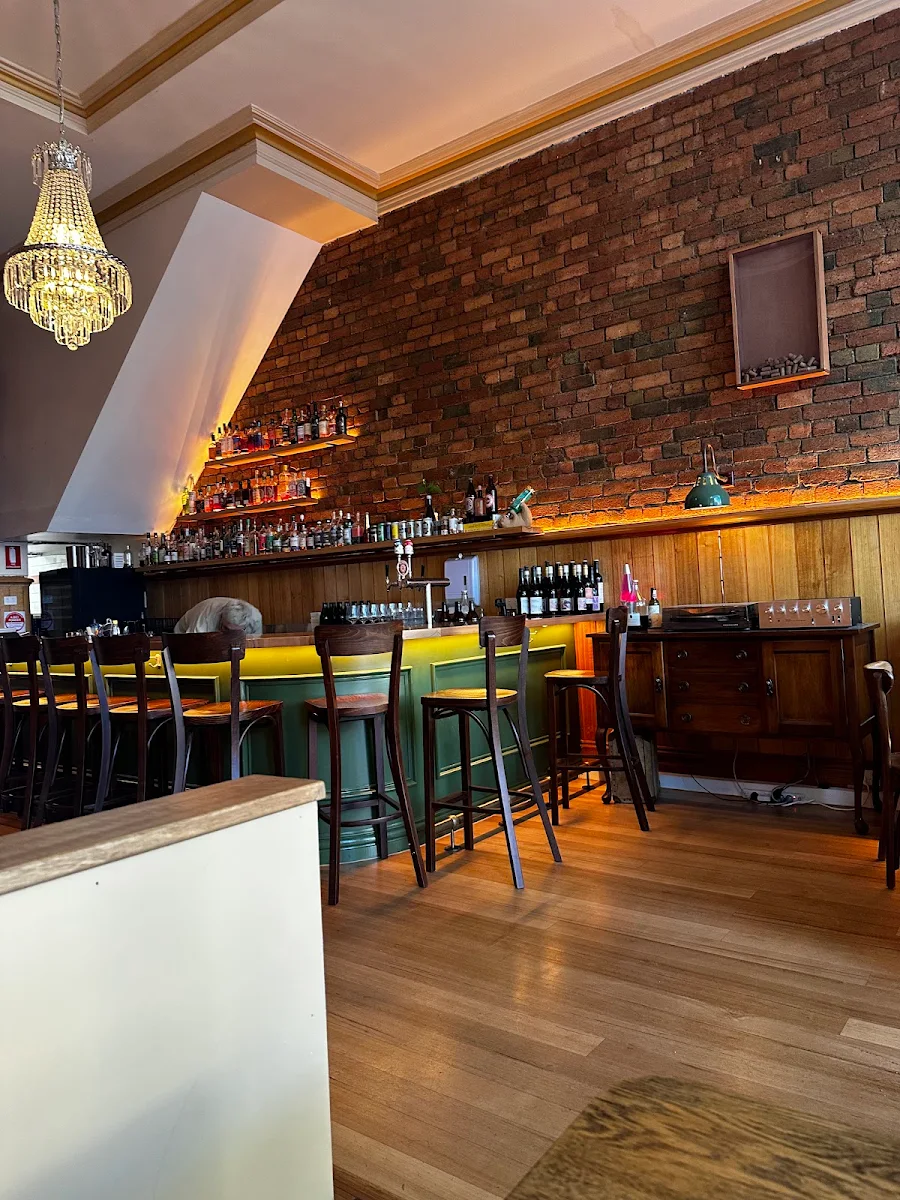 Vibe, Bear's Wine Bar