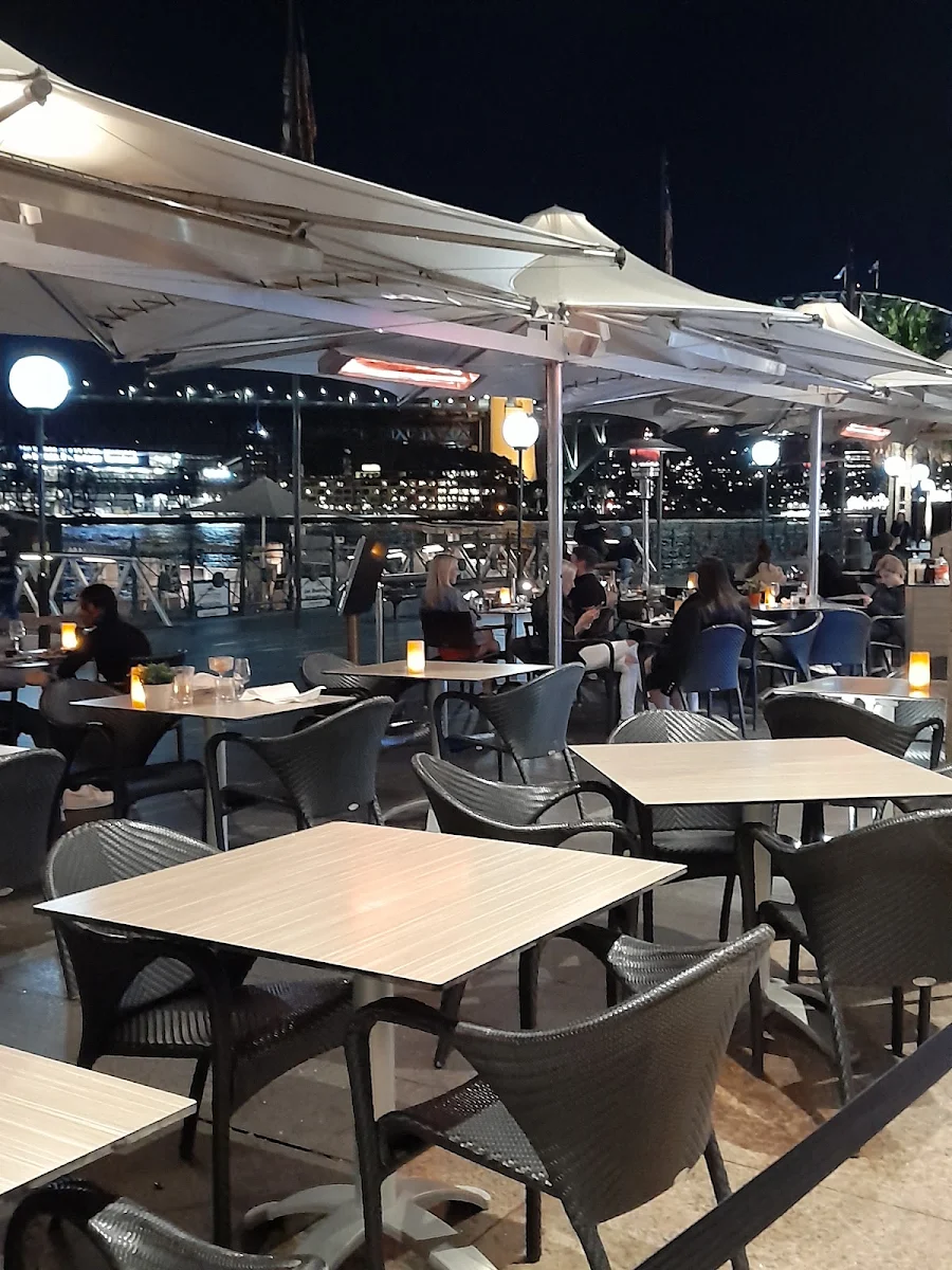 Vibe, Searock Grill