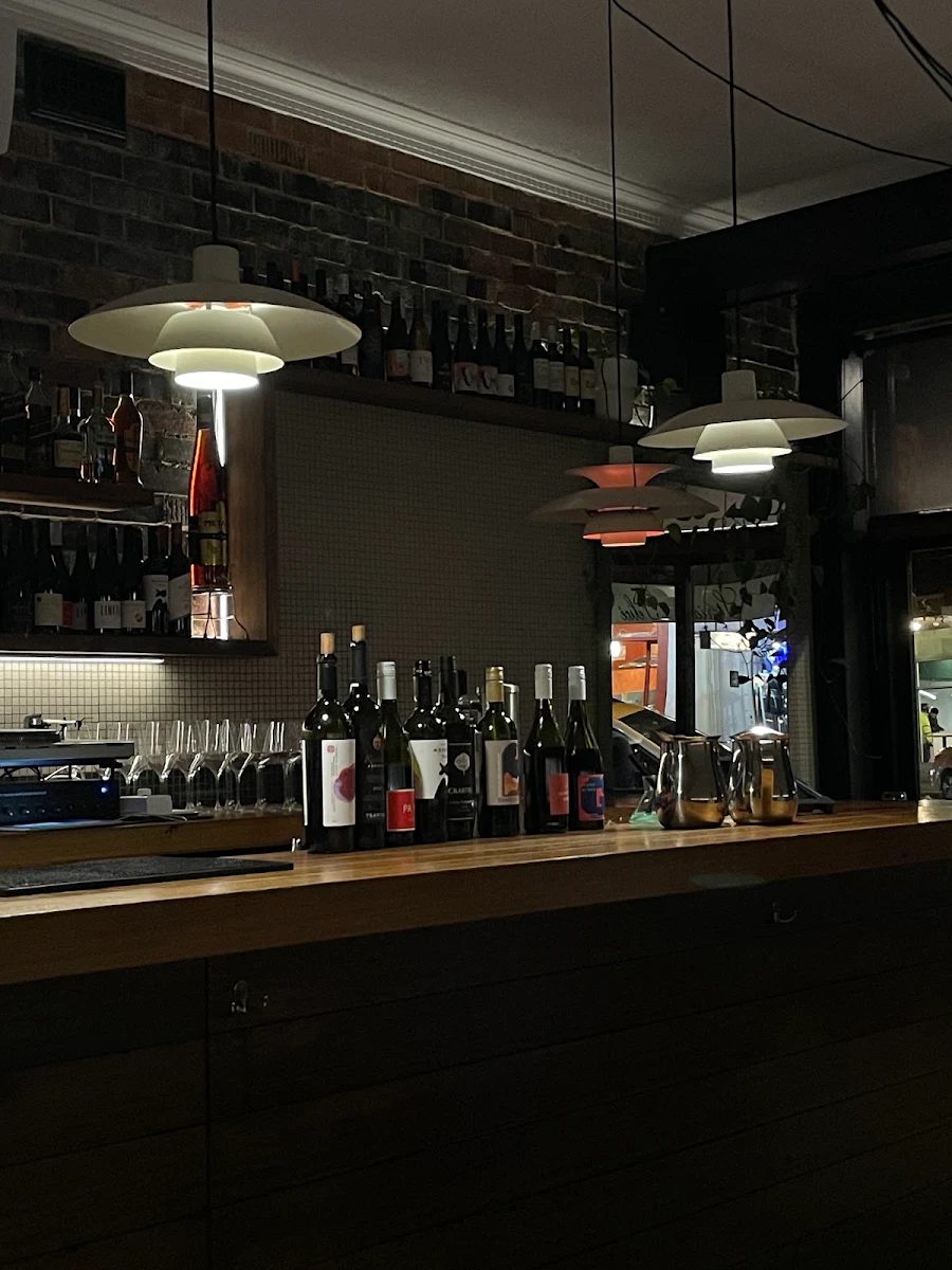 Vibe, Muses Wine Bar