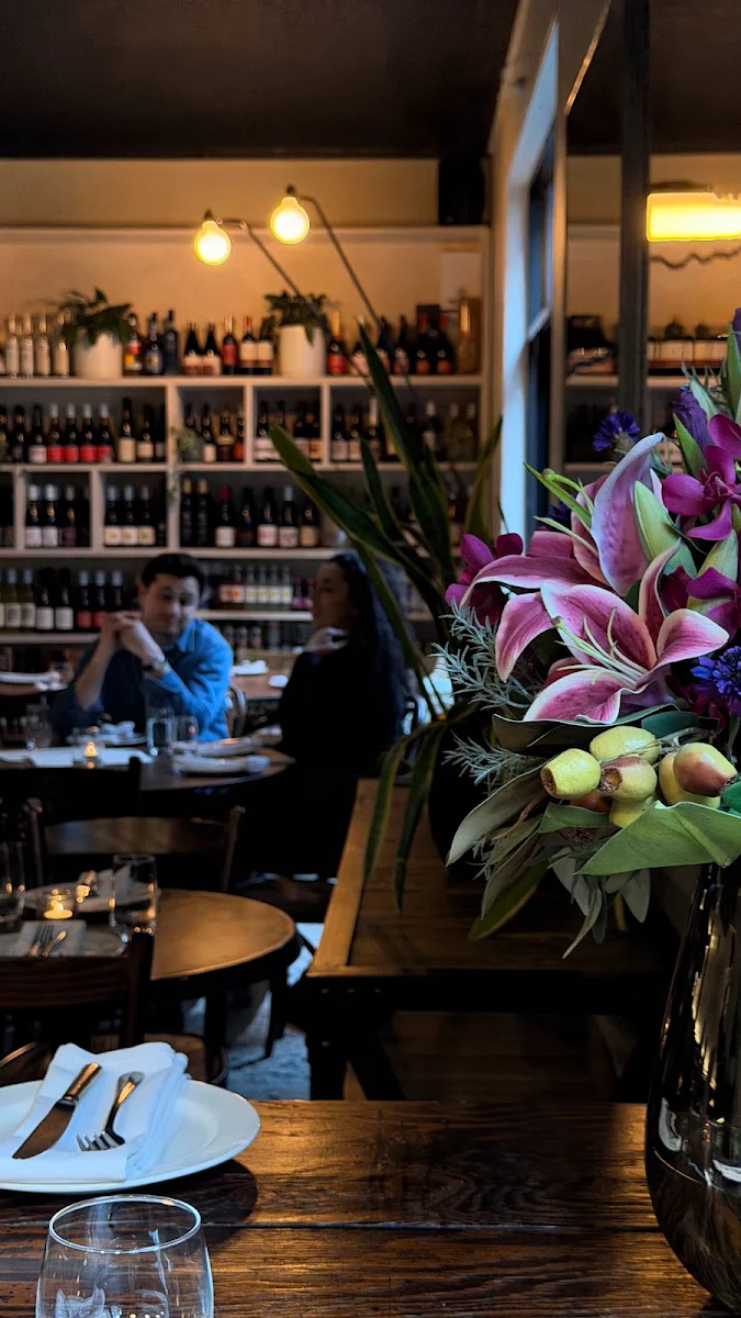 Vibe, Muses Wine Bar