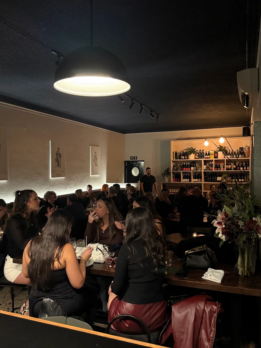 Vibe, Muses Wine Bar