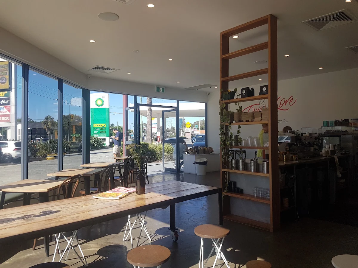 Vibe, Bentley's Cafe