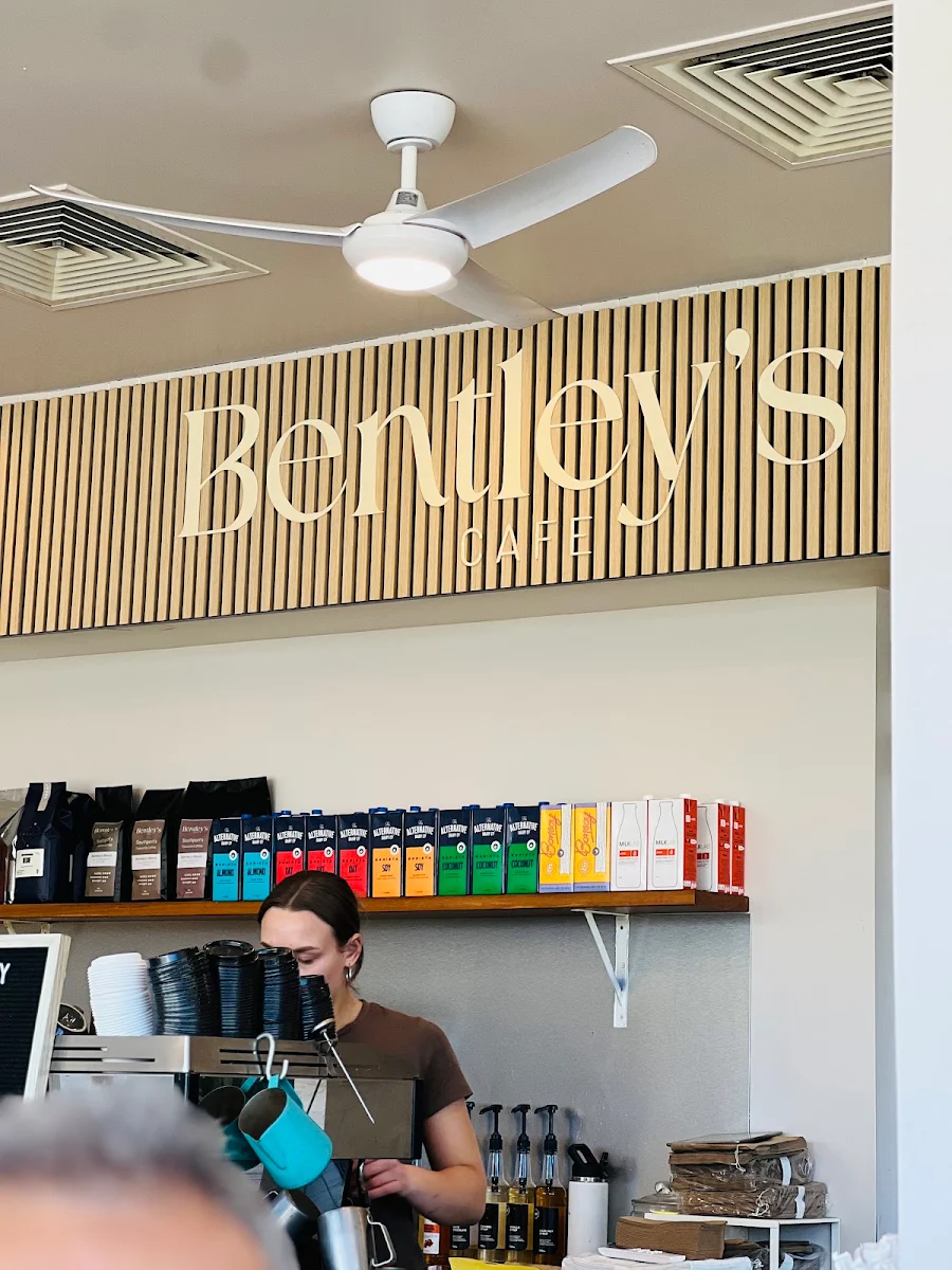 Vibe, Bentley's Cafe