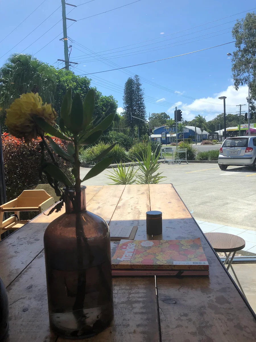 Vibe, Bentley's Cafe